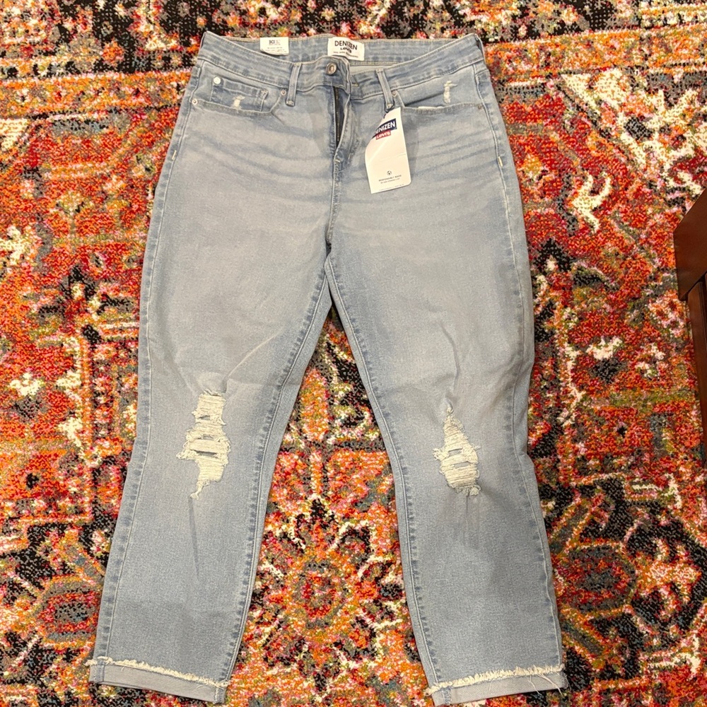 Levi's Women's Light Blue Cropped Jeans